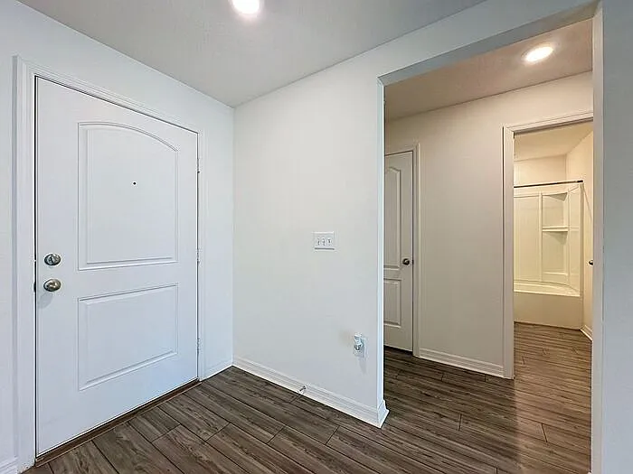 3 bed, 2.0 bath, 1447 sqft, $1,900 — Photo 3