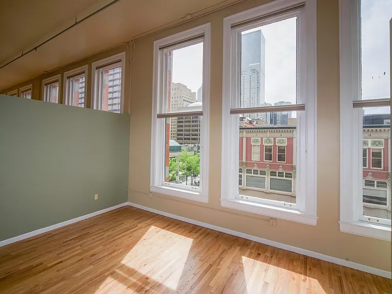 1555 California St #307 — Photo 10