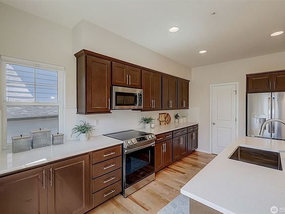 4th image of 10384 157th Pl NE