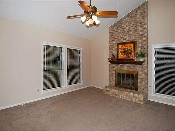 3rd image of 3019 Royal Glen Dr