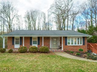 4410 Braeburn Dr, Fairfax, VA 22032