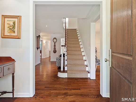 5th image of 11 McLaren Road South