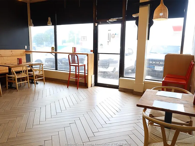 421 Sandwich St S #2 — Photo 5
