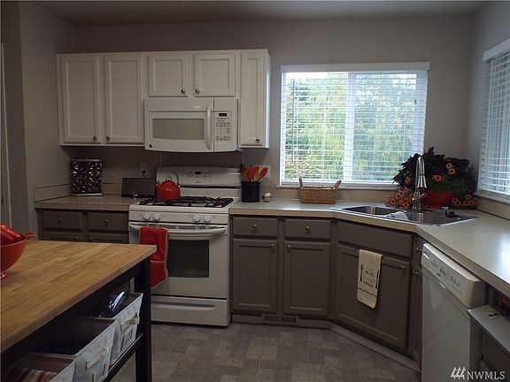 4th image of 210 SE Winchester Hill Dr