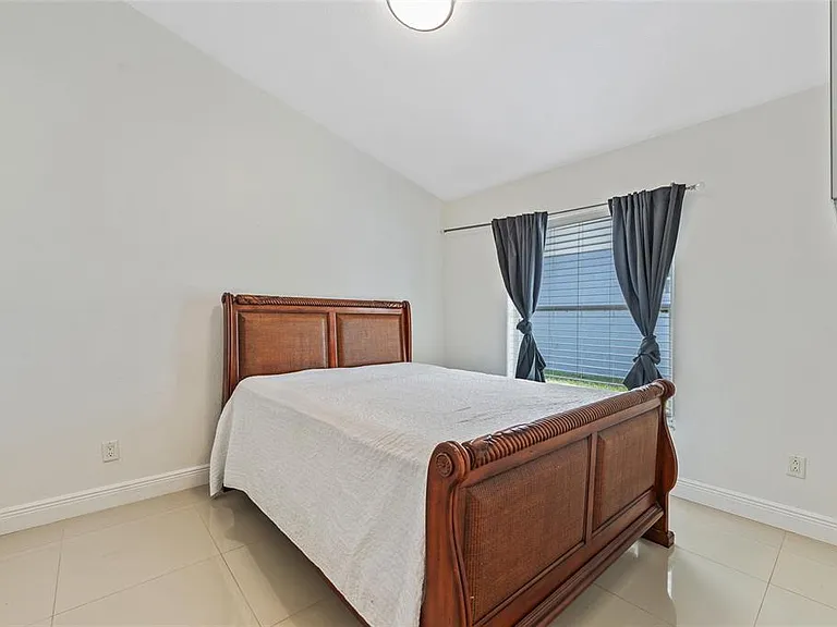 7827 Myrtle Oak Ln — Photo 11