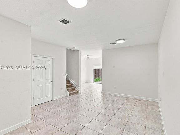 4th image of 125 SE 34th Pl 125
