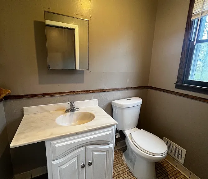7725 Tessman Dr N — Photo 8