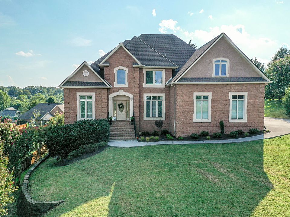 1st image of 505 Stoneleigh Ln