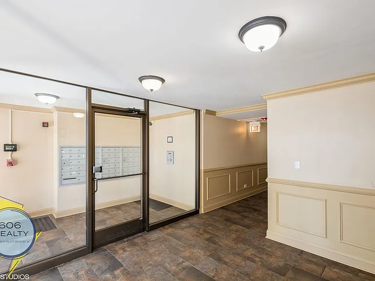 Elmwood Tower Apartments! — Photo 19