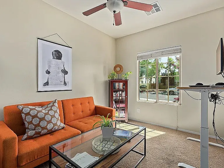3 bed, 2389 sqft, $3,900 — Photo 3