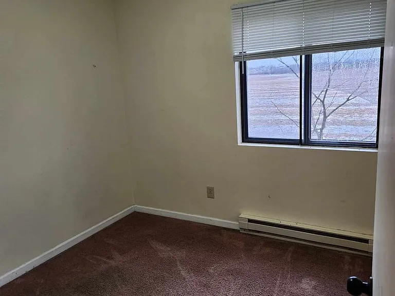 915 W Hill Ave — Photo 5