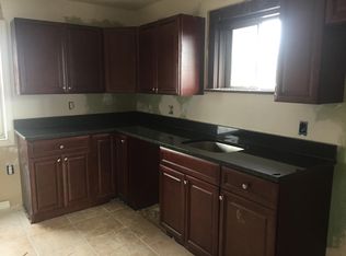 63 Canal St, Raritan, NJ 08869