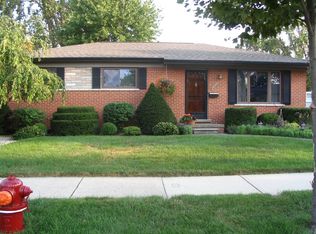 2348 Paris Dr, Troy, MI