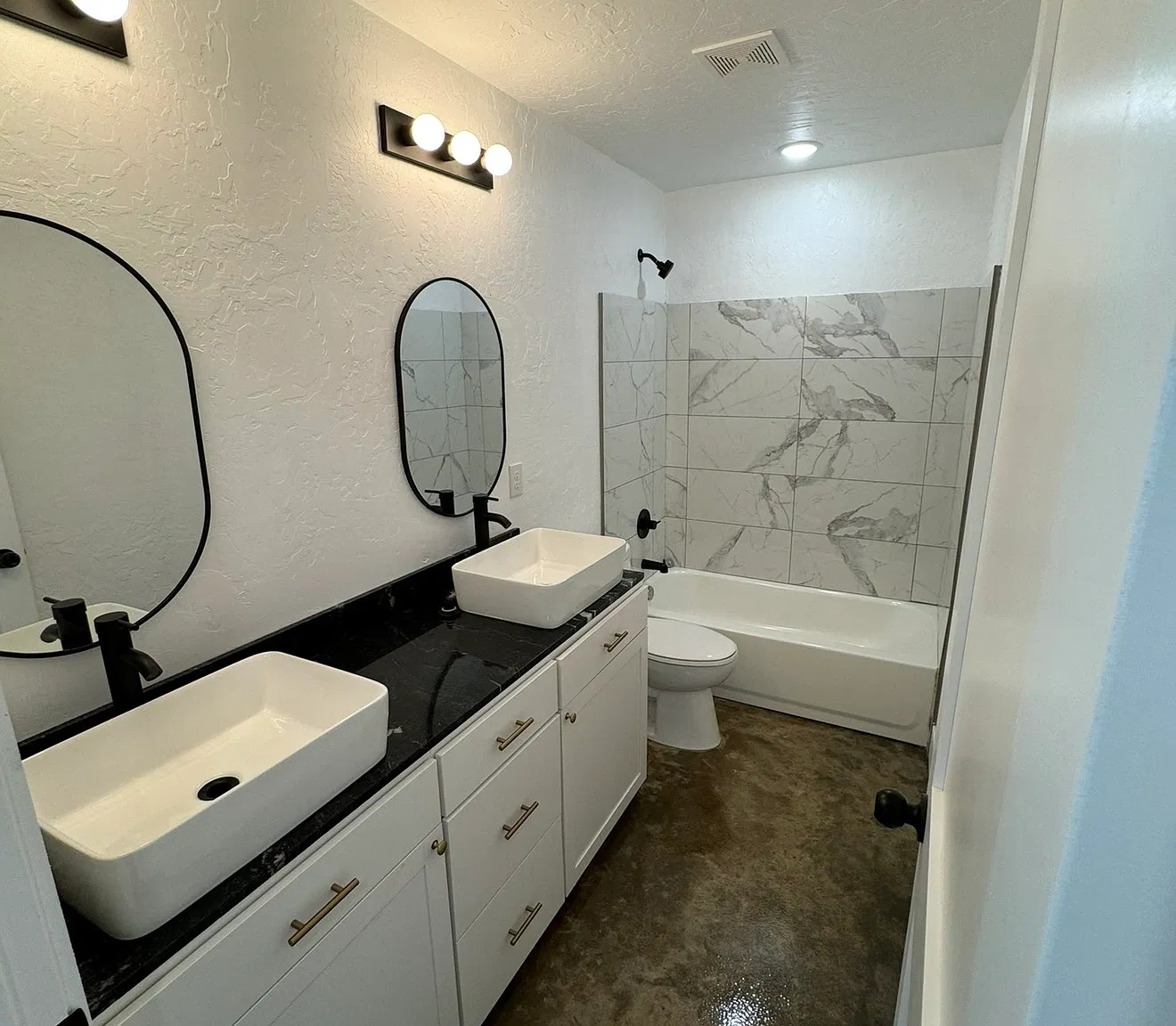 3 bed, 1100 sqft, $1,340 — Photo 2