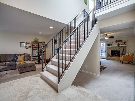 2nd image of 1616 Villanova Dr