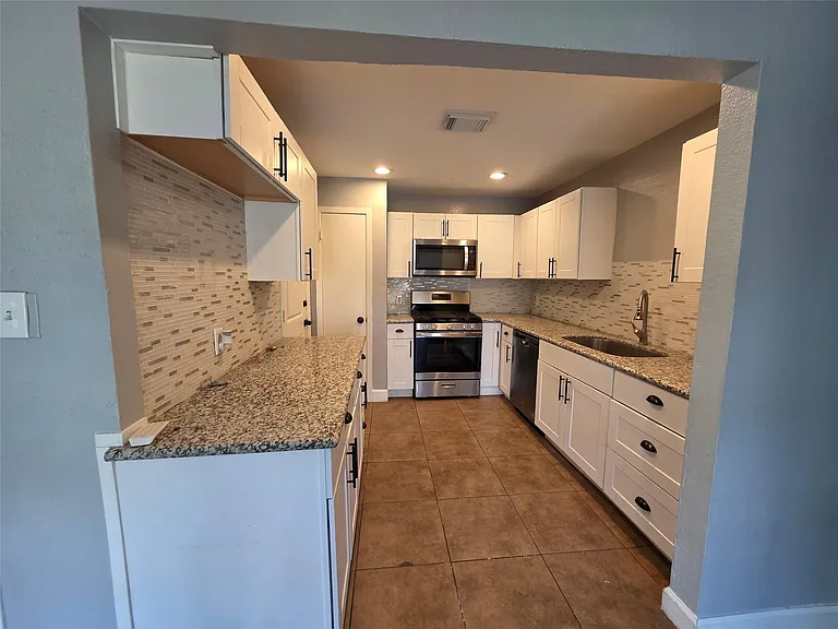 1115 Rock Canyon Dr — Photo 10