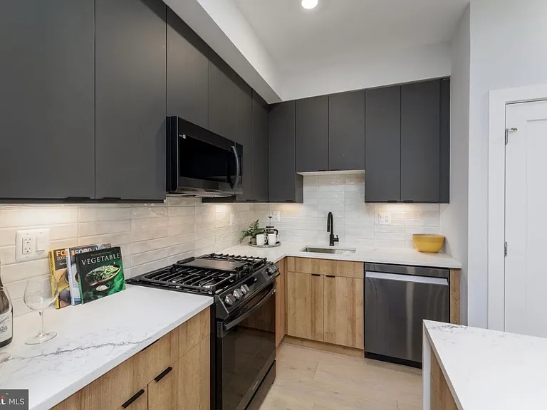 1112 6th St NW #6 — Photo 15