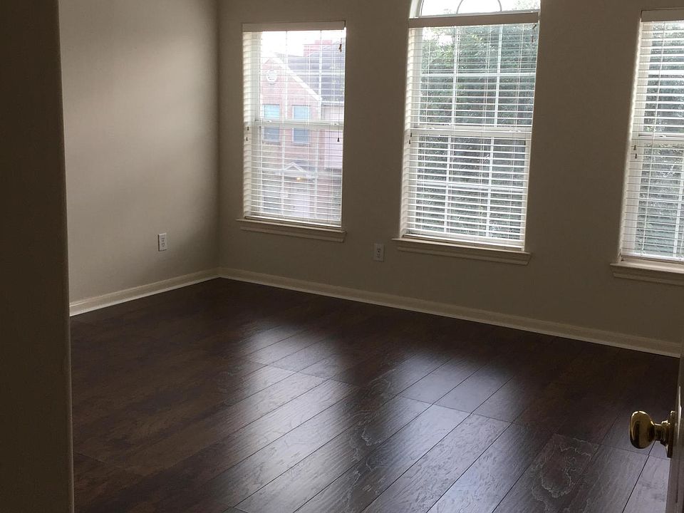 1st image of 322 Plaza Del Sol Park