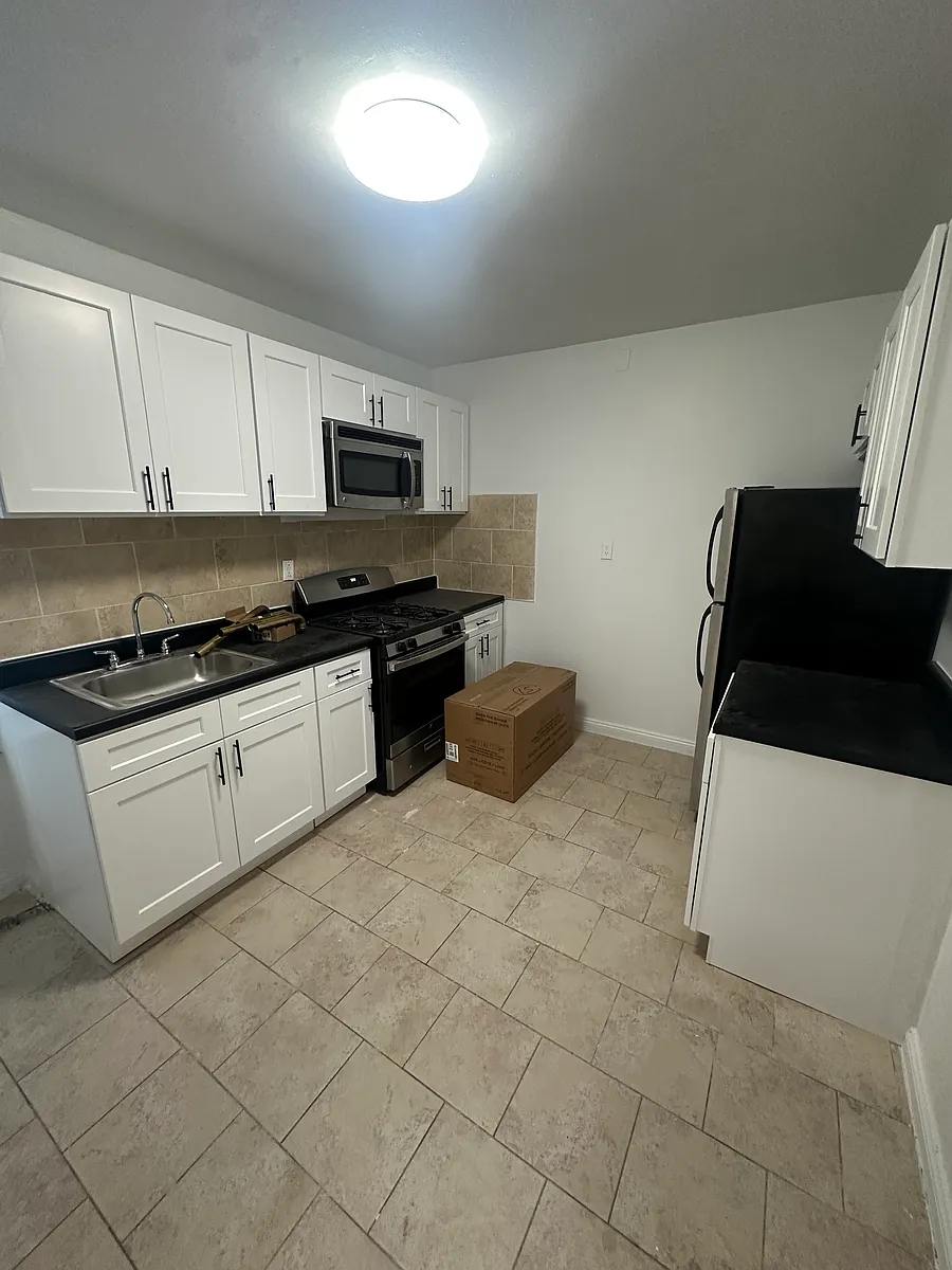 Building Photo - 914 McLean Ave #A7