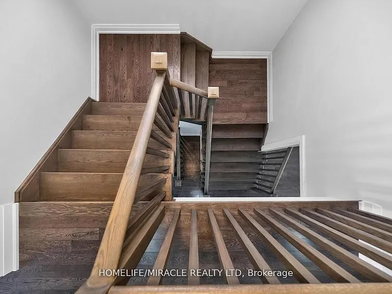 1032 Edinburgh Dr — Photo 26