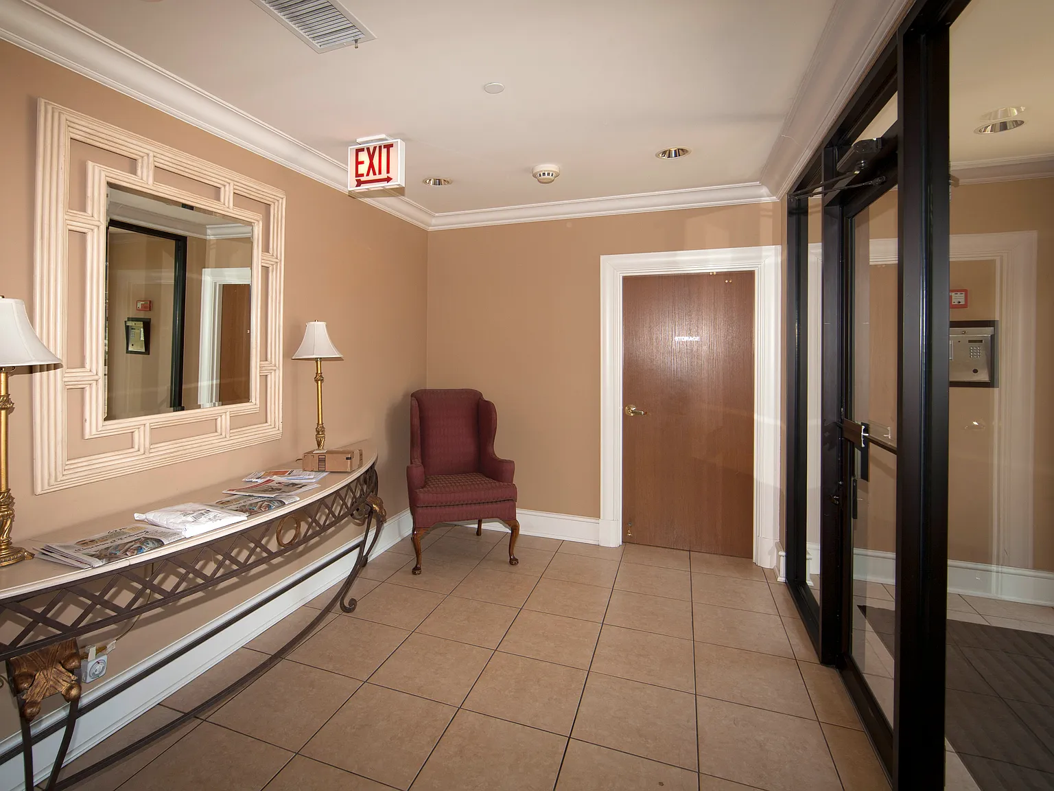 2 bed, 1200 sqft, $2,500 — Photo 2