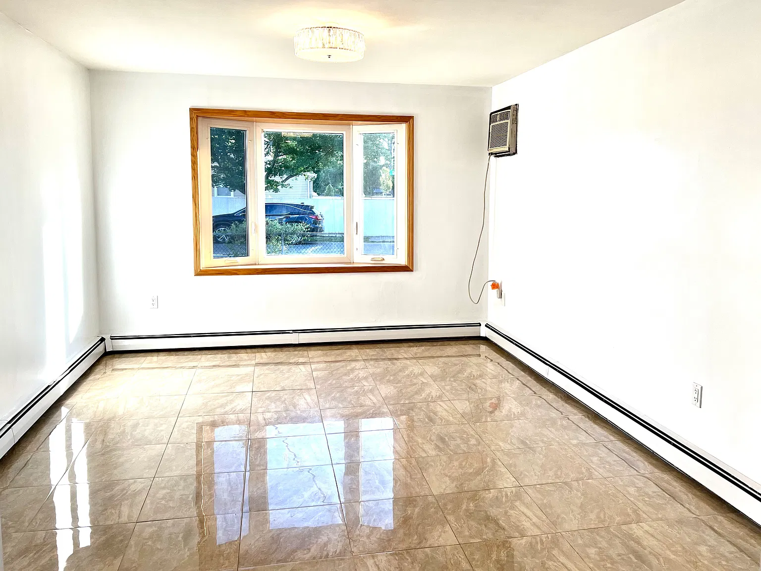 445 Oak Ave — Photo 2