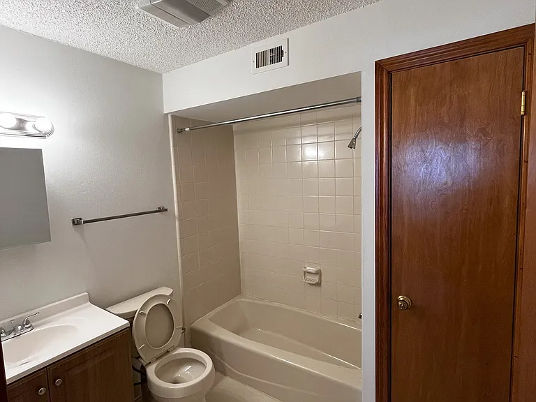 4711 W Alabama St #E — Photo 7
