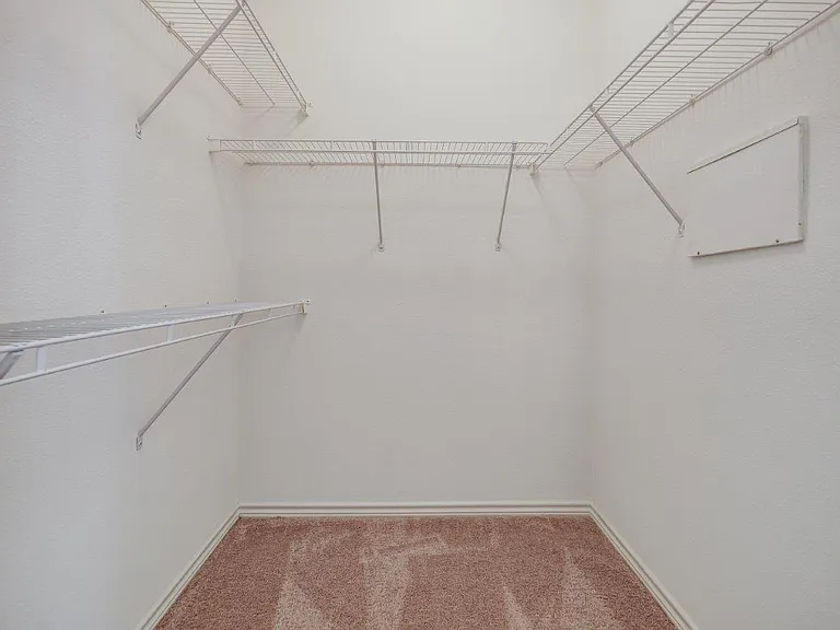 Villa Du Lac Apartment Homes — Photo 10