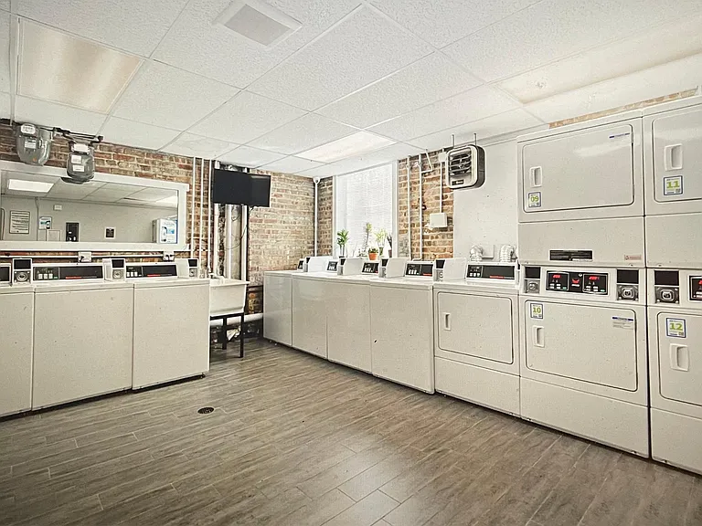 6103 N Winthrop Ave #2 — Photo 15