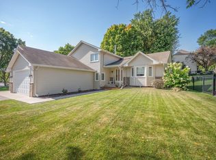 9495 Annapolis Ln N, Maple Grove, MN 55369
