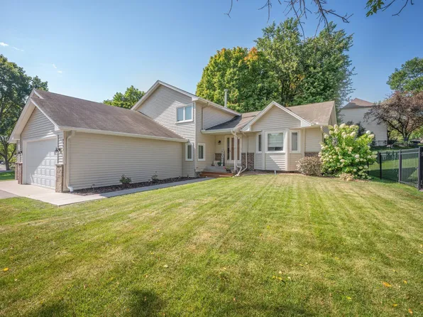 9495 Annapolis Ln N, Maple Grove, MN 55369