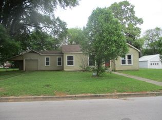 401 Woodlawn St, Henderson, TX 75652