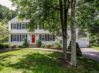 52 Hideaway Ln, Hamden, CT 06518