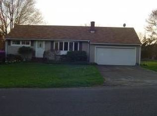 20 Charcoal Ridge Rd W, New Fairfield, CT 06812