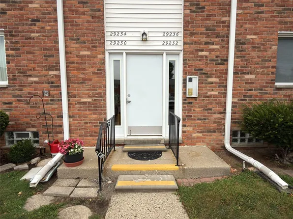 29232 Hoover Rd Unit 232, Warren, MI 48093