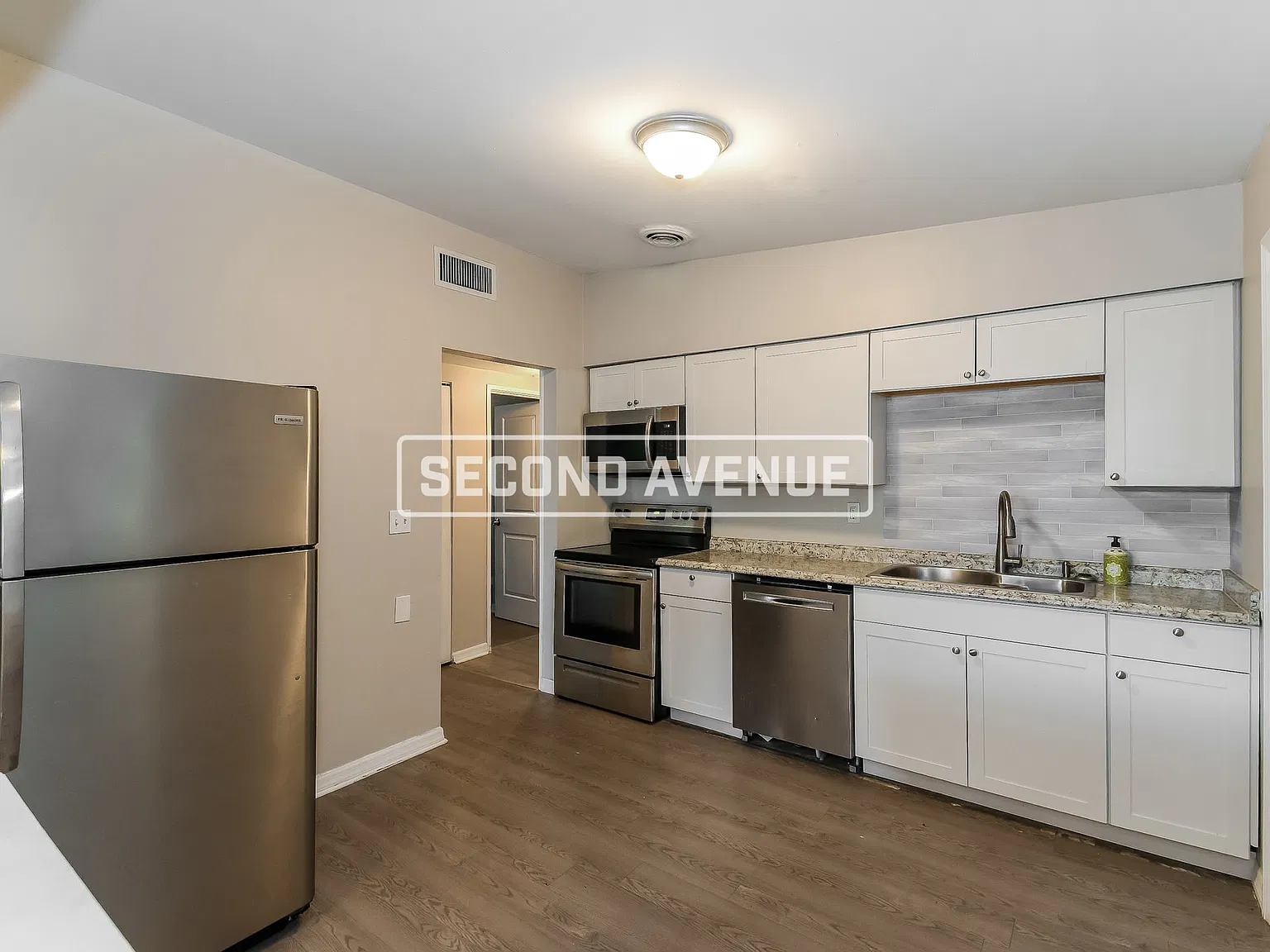 3 bed, 1.5 bath, 1194 sqft, $1,749 — Photo 3