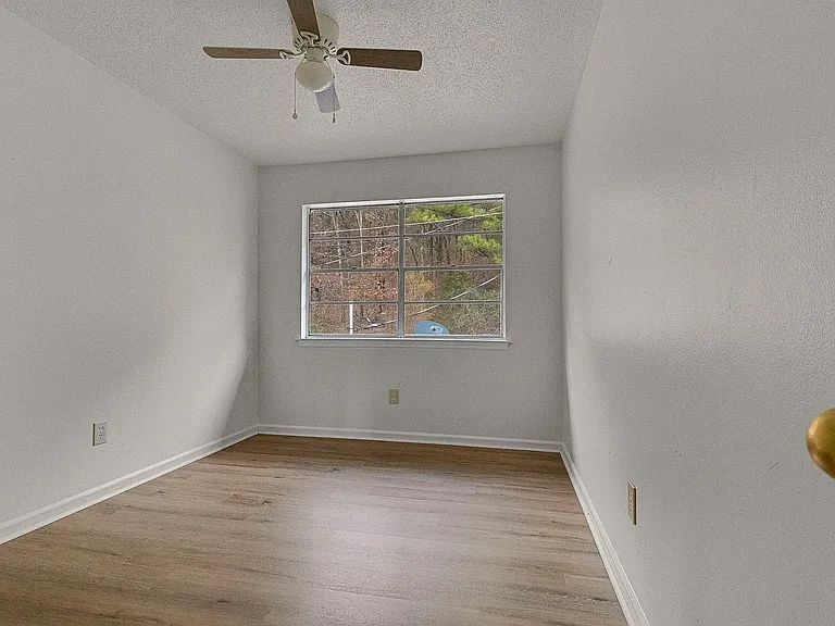 2605 W 58th St #8 — Photo 9