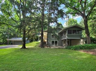 1148 Oakwood Dr, Freeport, IL 61032