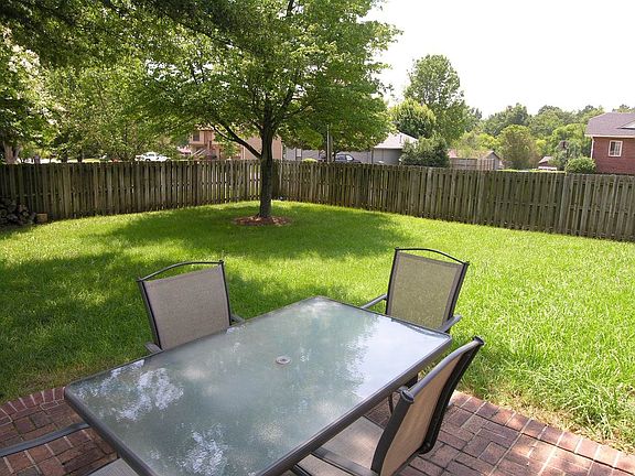 Large Fenced Yard