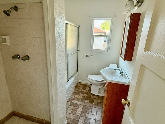 3rd image of 601 E Norwood Pl