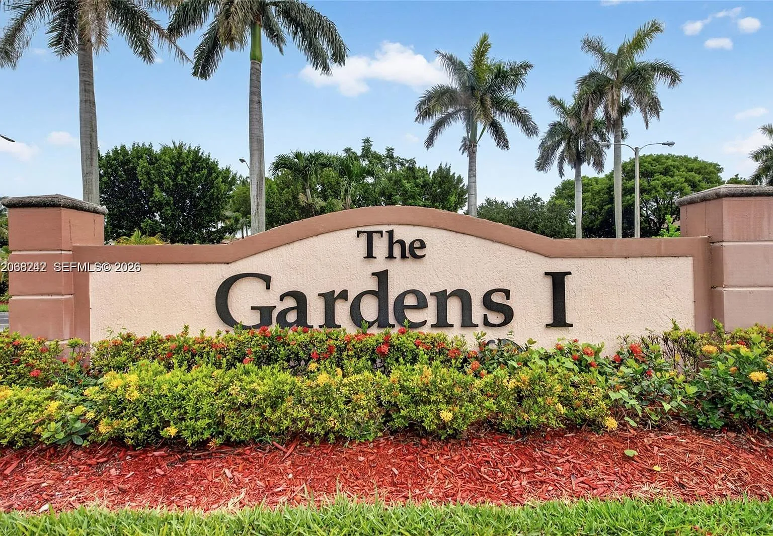 Venetia Gardens Condo — Photo 3