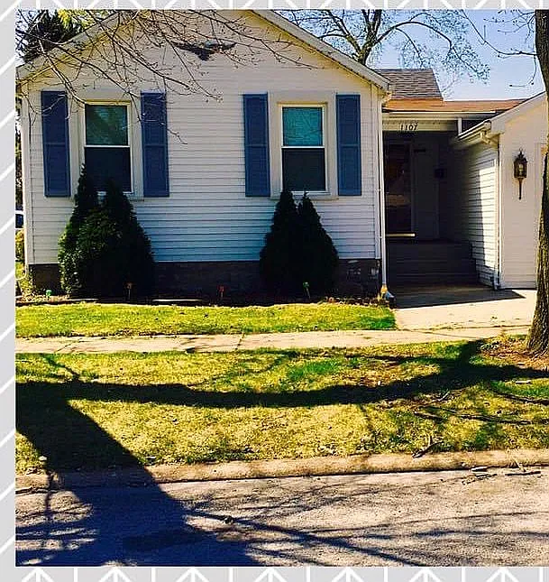 1107 Perry St photo 1