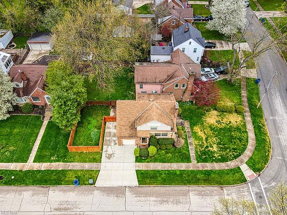 3rd image of 4776 W Park Dr