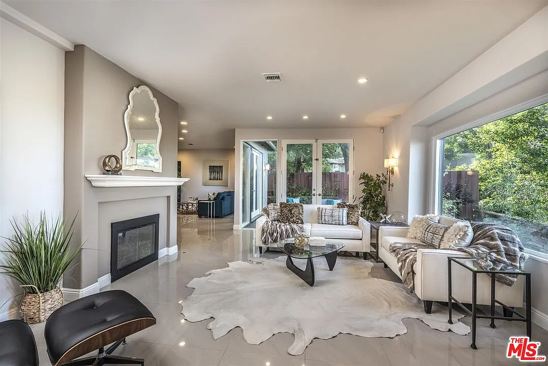3 bed, 2.0 bath, 2488 sqft, $7,750 — Photo 2
