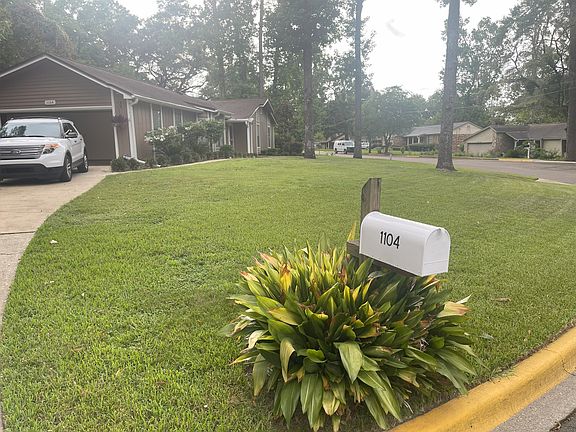 2nd image of 1104 Cross Creek Cir