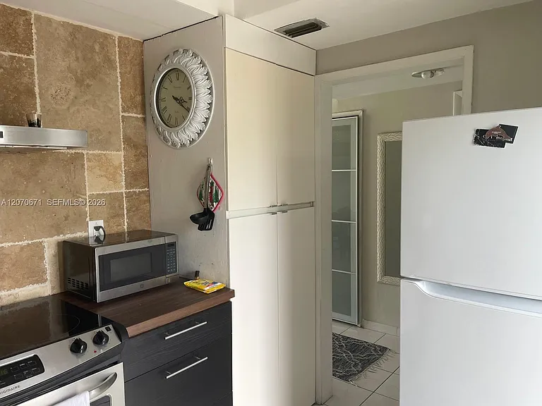 450 Golden Isles Dr #2F — Photo 12