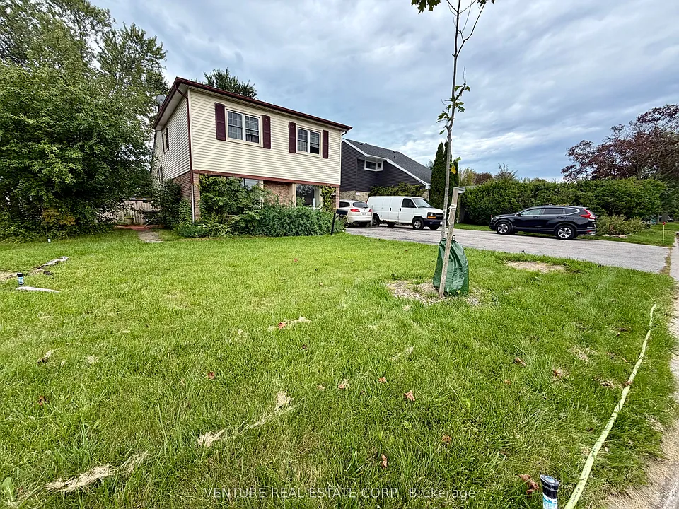 1329 Belair Cres