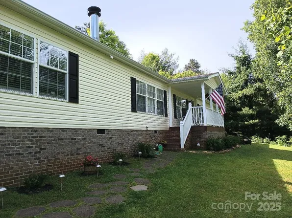 213 Wimbledon Ct, Leicester, NC 28748