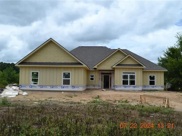 152 McLendon Rd, Fort Mitchell, AL 36856