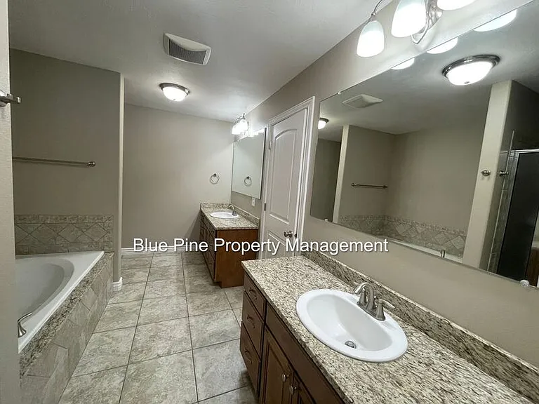 3601 Delaware Ave — Photo 12
